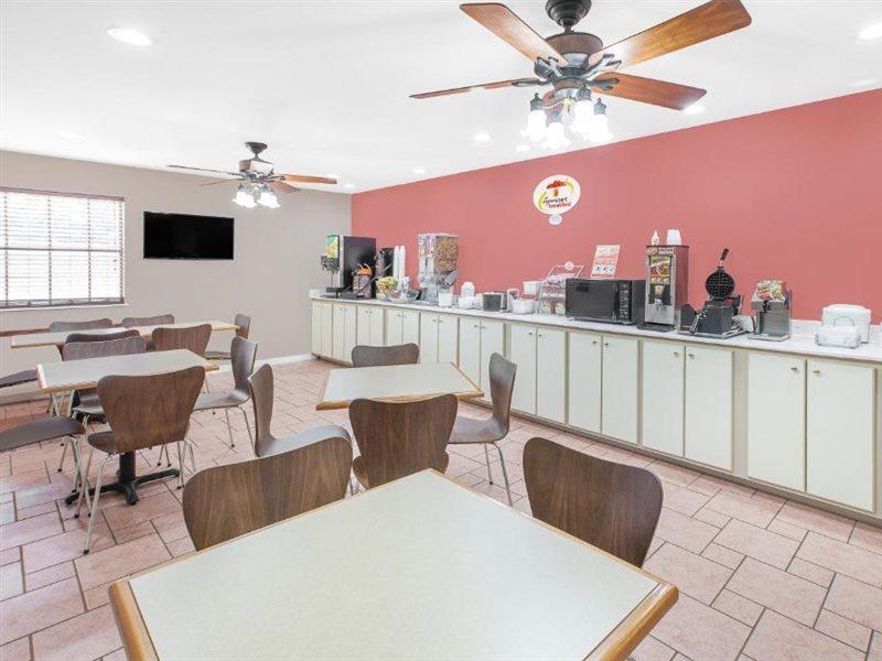 Super 8 By Wyndham Lowell/Bentonville/Rogers Area Esterno foto