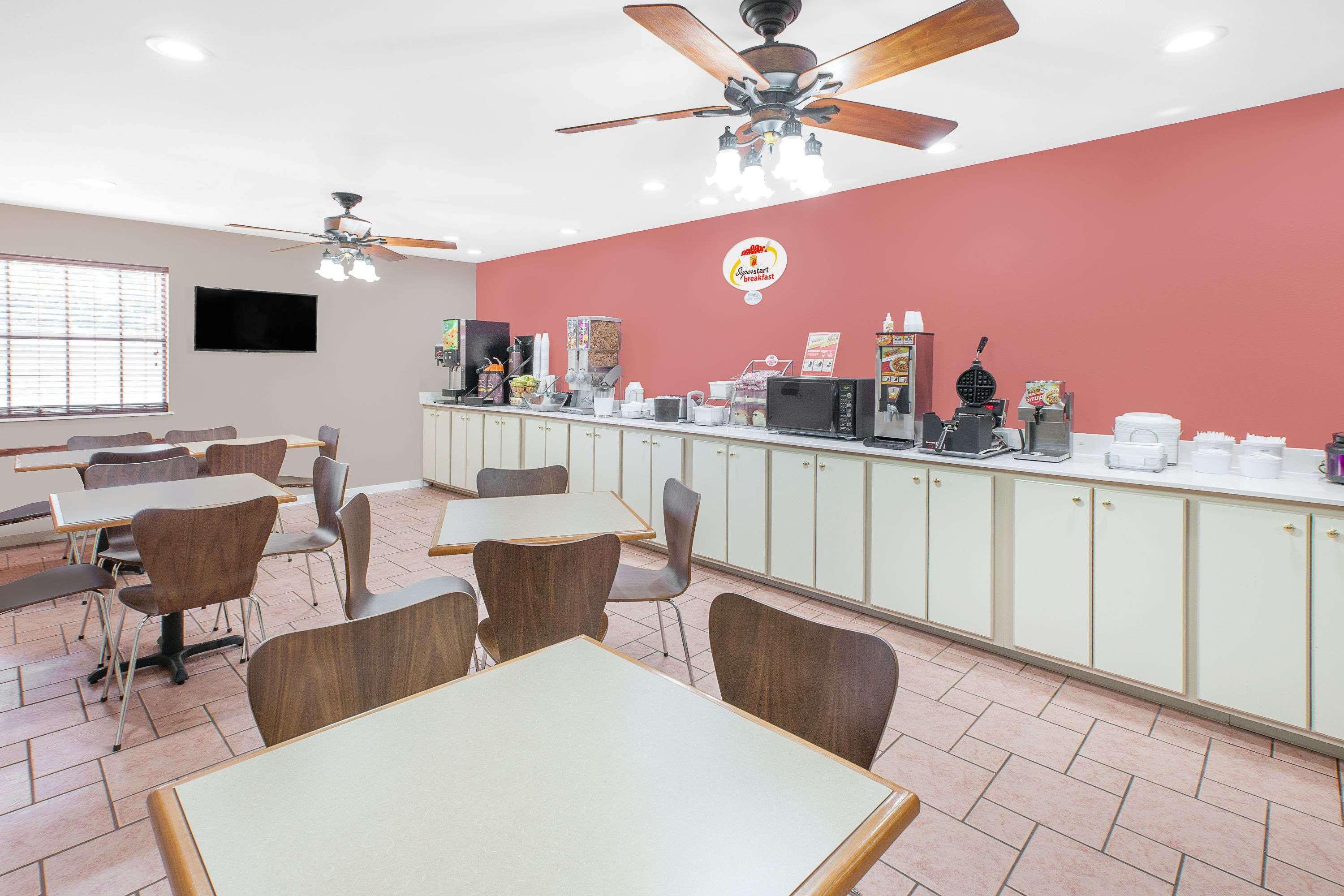Super 8 By Wyndham Lowell/Bentonville/Rogers Area Esterno foto