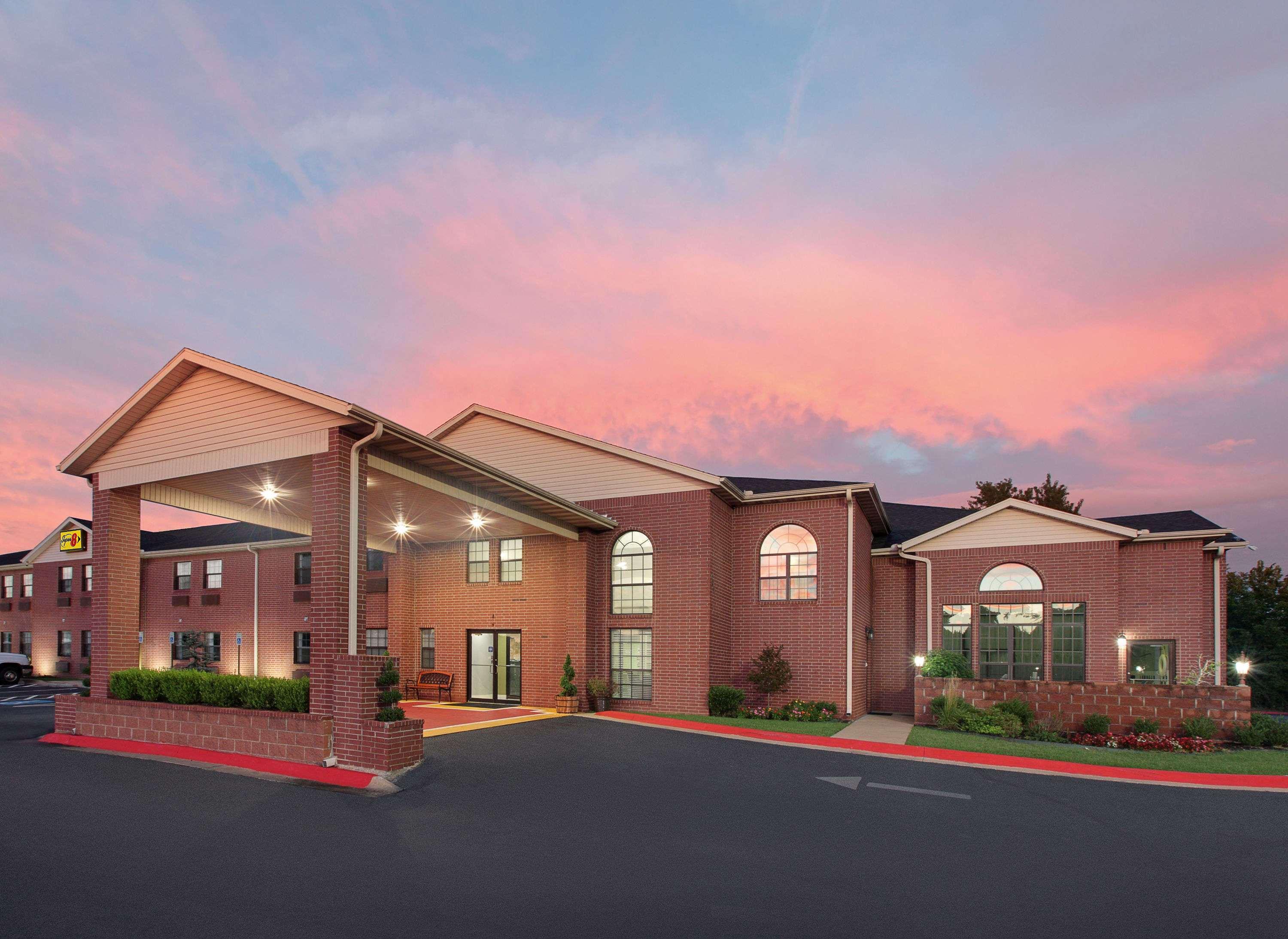 Super 8 By Wyndham Lowell/Bentonville/Rogers Area Esterno foto