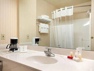 Super 8 By Wyndham Lowell/Bentonville/Rogers Area Esterno foto
